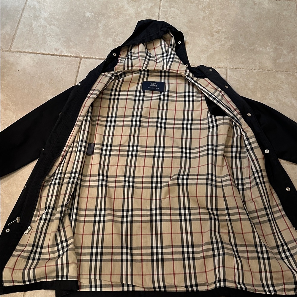 Burberry black coat with plaid quilted removable Interior - Picture 2 of 16